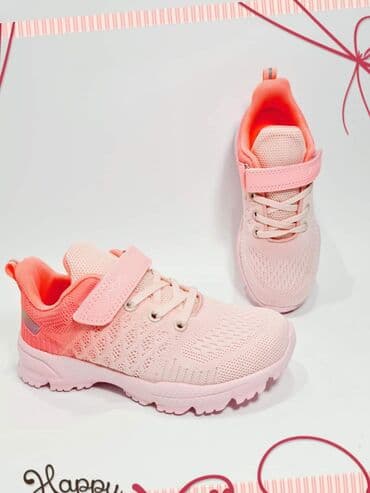 Extra model izuzetno laganih tekstilnih patikica sa udobnim anatomskim