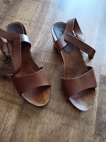 Esprit kožne sandale na drvenu platformu - Model: ženske sandale sa