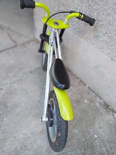 vez na kosulji: Bicikl bez pedala,tockovi i gume na pumpanje 12 cola,sa dobos — 4