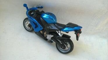 trotinet za devojcice: Motor Burago Kawasaki Ninja ZX 10R, slomljen pr.desni zmigavac,fali — 3