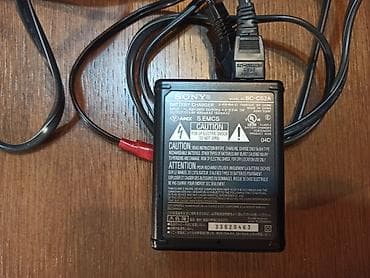 Auto elektronika: SONY punjač baterija od 1,5V. Može da puni dve baterije istovremeno — 4