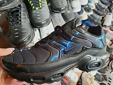 nike tech original: Muške patike – crna silueta sa dinamičnim uzorkom i debelim vazdušnim — 1