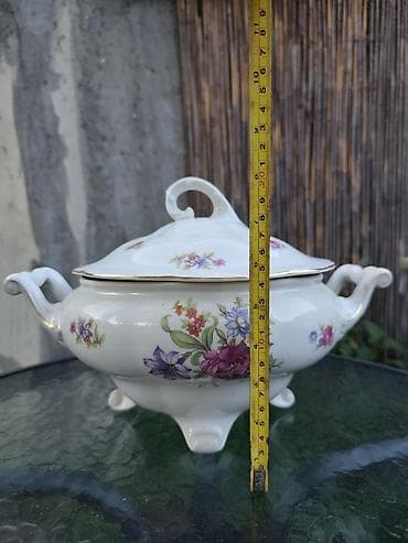 kotlić za gulaš: Porcelanska supijera sa poklopcem, dekorisana cvetnim motivima i — 3
