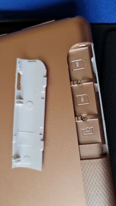guess torba za laptop: Tablet sa maskom,blutut tastaturom, ima za 2 sim kartice, nov — 9