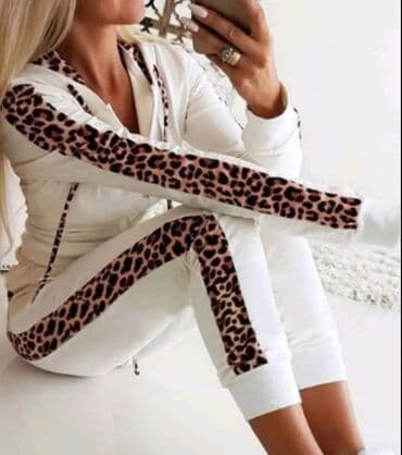 hummel komplet trenerke: Komplet trenerka : 2.700 dinara — 1