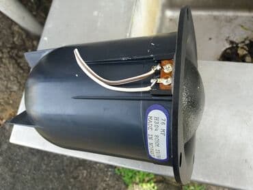 bežični zvučnici: Seas-srednji br.2; 13x13cm; 8 oma. 
ispravni. 
fixno 130e — 4