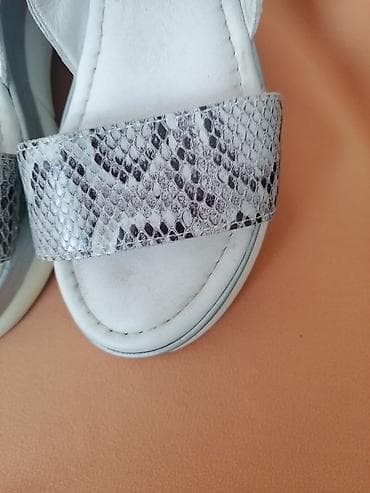 guess ravne zenske sandale: FRATELLI BABB kozne sandale broj 40. Korisna duzina unutrasnjeg — 4