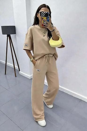 Kućna odeća: Kompleti
Cena 3600
Uni vel.
V30 — 8