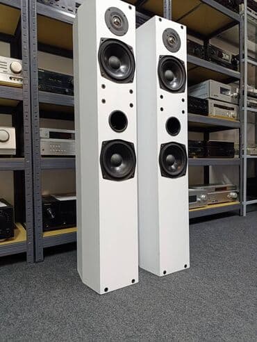 Vifa beli dvosistemac. poseduje vifa drajvere baseve od 6 incha