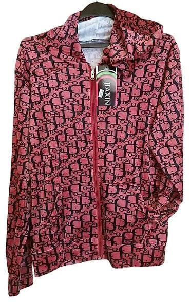 Komplet trenerka – gornji deo sa kapuljačom i donji deo uskog kroja