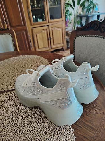 steve madden patike zenske: Steve Madden Ženske patike – bele, ukrašene, potpuno nove, kupljene u — 1