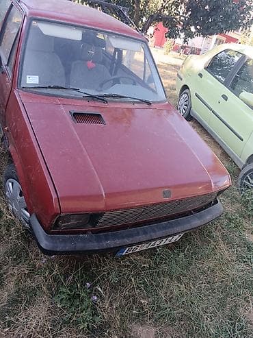 fratellis auto: Zastava Yugo, crvena boja, trovratni hečbek. Karakteristike i — 3