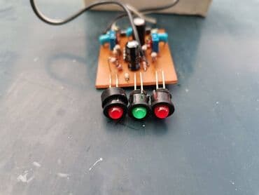 navlaka za auto sediste: Elektronski Voltmetar za 14V ELAN. Novo. Lampicama pokazuje kakvo je — 6