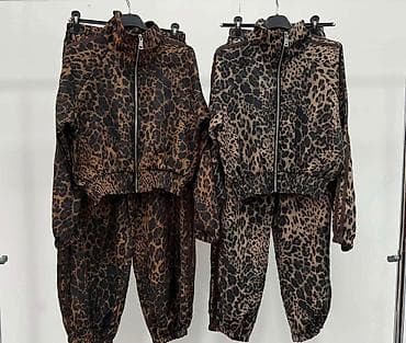 novoo: 08. Komplet trenerka
Animal print
4.000 dinara H — 4