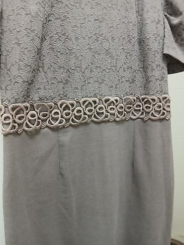 Aksesoari: Elegantna haljina u taupe/sivo-bež nijansi, ravnog kroja do kolena — 2