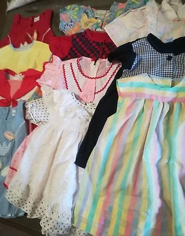Paket 11 haljinica sve za 1800 din, za uzrast 1 godine. Veoma očuvane