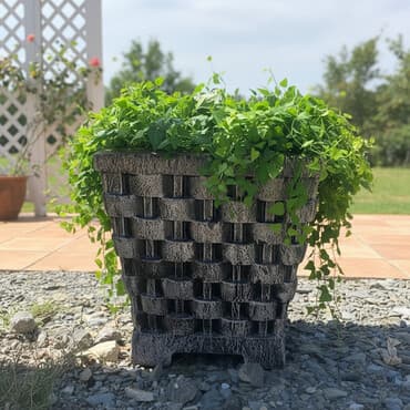 Dekorativna betonska žardinjera – kvadratnog oblika sa efektnim