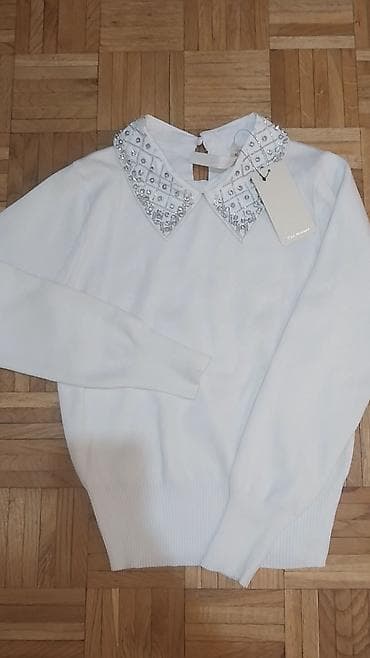 Bela ženska bluza/majica sa ukrašenim kragnom. Univerzalna za S,M,L -