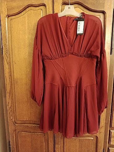 odeća za punije osobe: Trendyol mini haljina u boji burgundy (bordo). Model sa dubokim V — 1