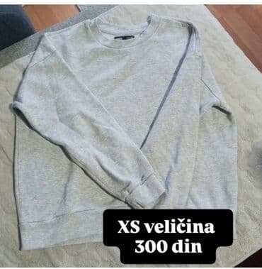 Dukserice: Siva dukserica bez kapuljače, klasičan kroj. Materijal: mekani pamučni