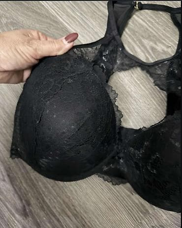 Bodi: Nov top brushalter, veličine 85D. Model sličan ovom na manekenki — 4