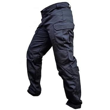 Muške crne kargo pantalone, dizajnirane za praktičnost i izdržljivost