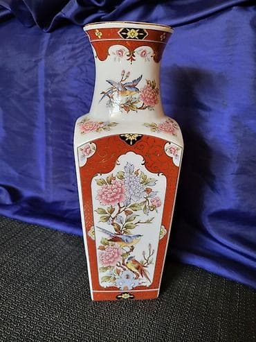 Nova japanska vaza,rucno oslikana pa glazirana 70te. Porcelanska na lalafo.rs Nova japanska vaza,rucno oslikana pa glazirana 70te. Porcelanska