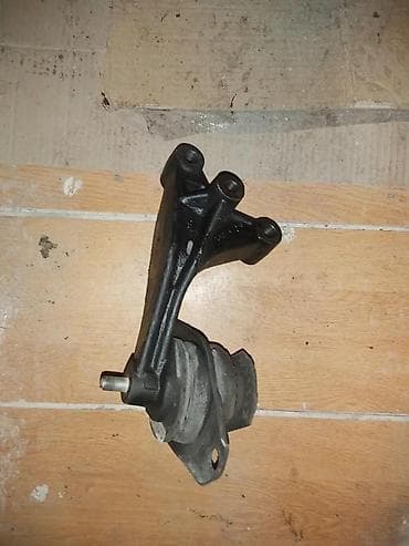 pod 2: ALFA 147 NOSAC MOTORA | Nosac motora skinut sa alfe 147 1.9 jtd 85 — 1