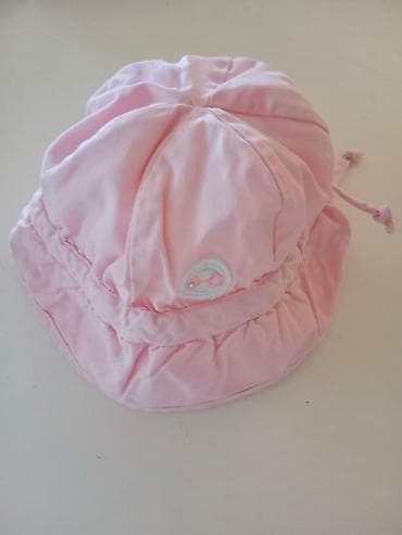 Kapa za bebe devojčice 🩷
veličina 52 cm obim glave 
Cena 200 din
