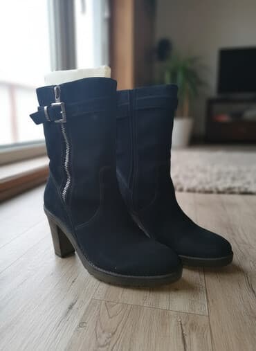 High boots, 39