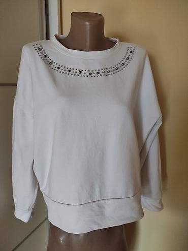 Duks/bluza. Poluobim grudi 62, ramena 52, duzina 55. Siri model kao