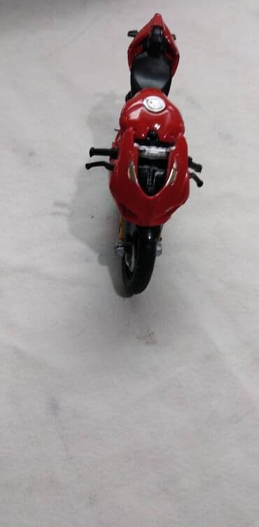 principi ekonomije za prvi razred pdf: Motor Burago Ducati Panigale V4 Kina, fali staklo i — 2