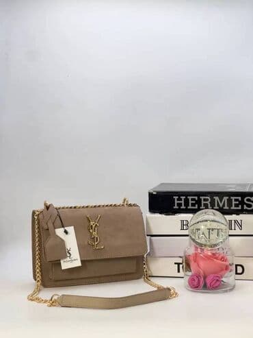 drveni krstic oko vrata: Tasnice 
pk — 4