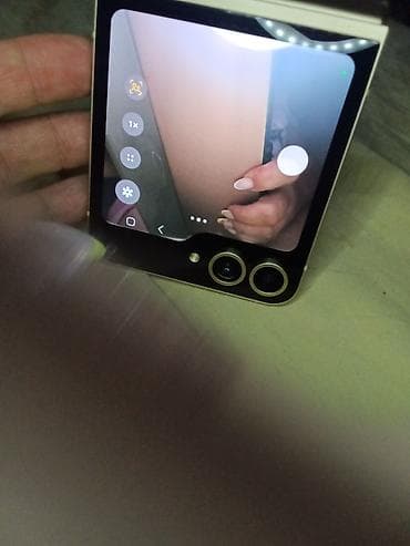 roze zlato: Samsung Galaxy Z Flip – zlatna boja - Kompaktan preklopni telefon sa — 6