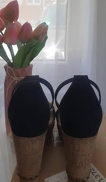 Sandale: Ženske sandale na punu petu (platforma/espadrile) - Boja: crna — 3