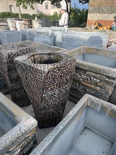 Dekorativne baštenske saksije/žardinjere od kamena ili betonskog