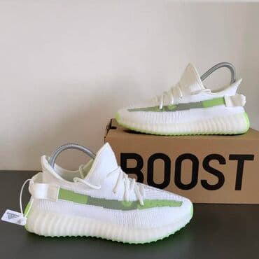 mercurial patike: Adidas Yeezy Boost 350 patike A klasa

Novo.
Brojevi 36 do 46 — 7