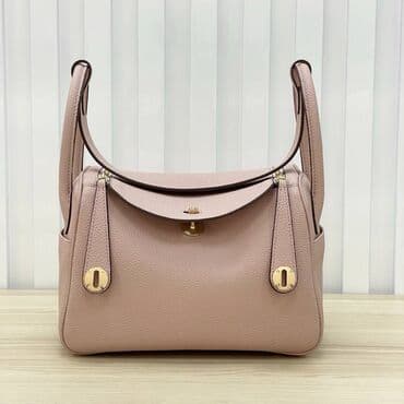 Elegantna kožna torba u pudrasto roze boji - Materijal: prirodna