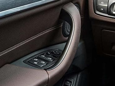 rucica za volan: RUKOHVAT ZA BMW X1 OD 2015. DO 2020. GOD — 1