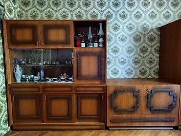 sofe beograd: Regal iz tri dela očuvan, Aranđelovac, u odličnom stanju. Obavezan — 2