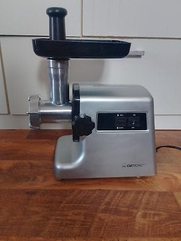 Elektricna Masina za mlevenje mesa je potpuno ispravna, u odlicnom je