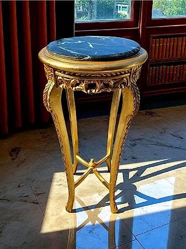 Stilske konzole: 𝐒𝐭𝐨č𝐢ć 𝐮 𝐬𝐭𝐢𝐥𝐮 𝐋𝐮𝐣𝐚 𝐗𝐕𝐈 𝐮 𝐩𝐨𝐳𝐥𝐚𝐭𝐢 𝐬𝐚 𝐦𝐞𝐫𝐦𝐞𝐫𝐧𝐨𝐦 𝐩𝐥𝐨č𝐨𝐦 𝐃𝐢𝐦𝐞𝐧𝐳𝐢𝐣𝐞 — 1