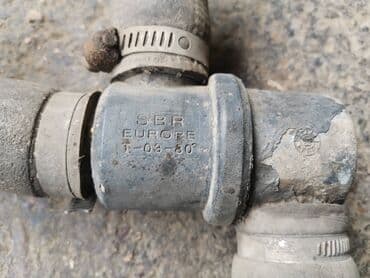 univerzalni termostat za auto: Termostat sa crevima Lada 21213,21214 Niva br.1. Polovno, očuvano — 7