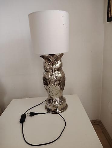 Stona lampa, metalna sova