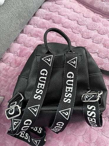 mcm ranac: GUESS mini ranac – crni, od teksturirane eko‑kože. - Kompaktna — 4