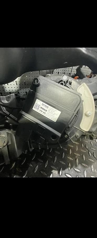 rosule ili rolsue: AUDI A4 A5 A6 Q7 VENTILATOR U KABINI 4M0820021B | Audi vagen delovi — 2