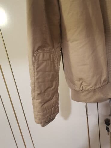 guci jakna: Zimska jakna bez tragova nošenja kao nova je, topla sa kapuljacom — 4