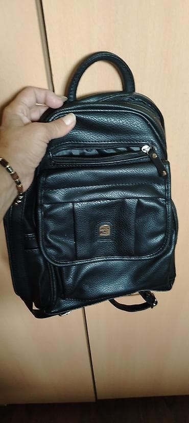 gore tex gležnjače: Crni uniseks mini ranac od eko‑kože sa teksturom. - Materijal — 2