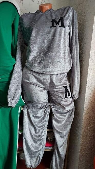 nike siva trenerka: Komplet plisane trenerke s.m.l.xl 2500 din Boja: CRNA — 4