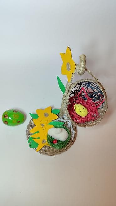 ograda za bebe: Uskršnja dekoracija – ručno rađen stalak sa visećom mini korpicom - — 4